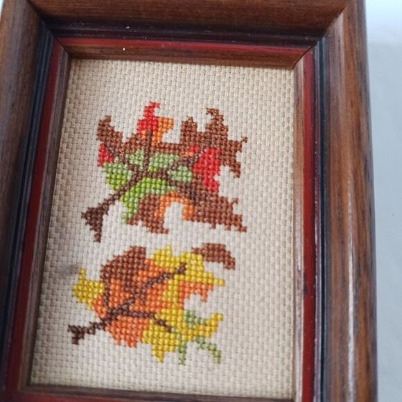 Vintage Crossed Stitches Mini Fall Leaves framed - Picture 5 of 6